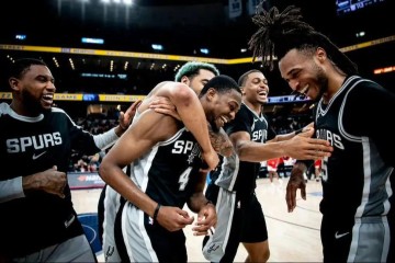 开云最新网站-包揽四项月度大奖，创造NBA历史！这队等了10年，终于彻底崛起了